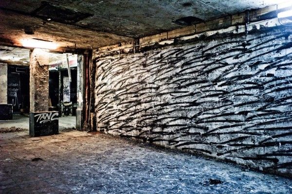 TANC-courtesy-Galerie-Magda-Danysz-LesBains-Photo-Stephane-Bisseuil-3-600x399