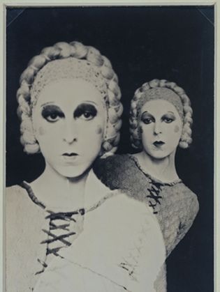 AUTOPORTRAIT