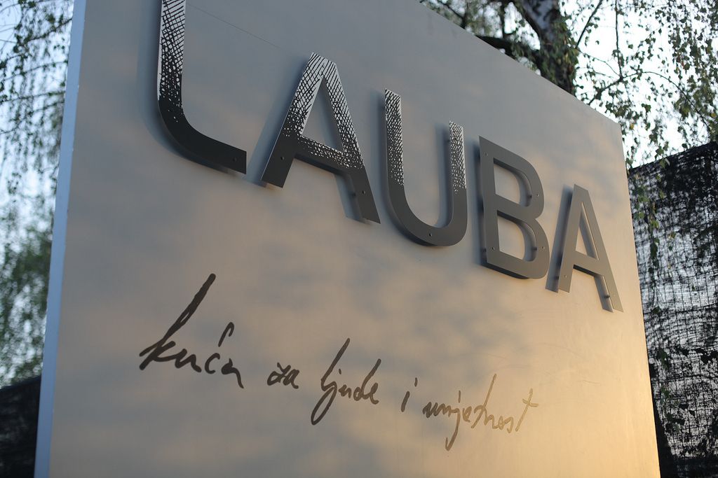 000 Kuća Lauba znak