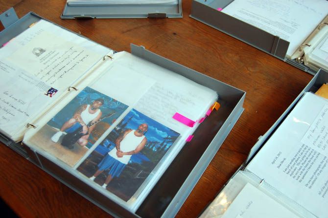 19 9 Folders full of correspondence 670