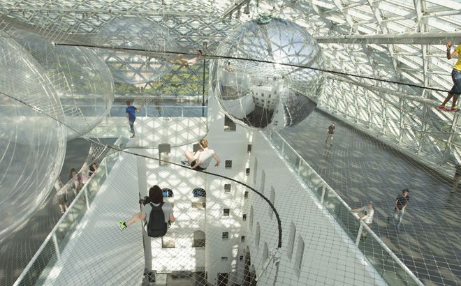 6-tomas-saraceno-in-orbit-installation-at-k21-standehaus