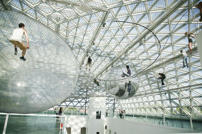 8-tomas-saraceno-in-orbit-installation-at-k21-standehaus