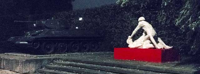 Szumcczyk-rape-sculpture