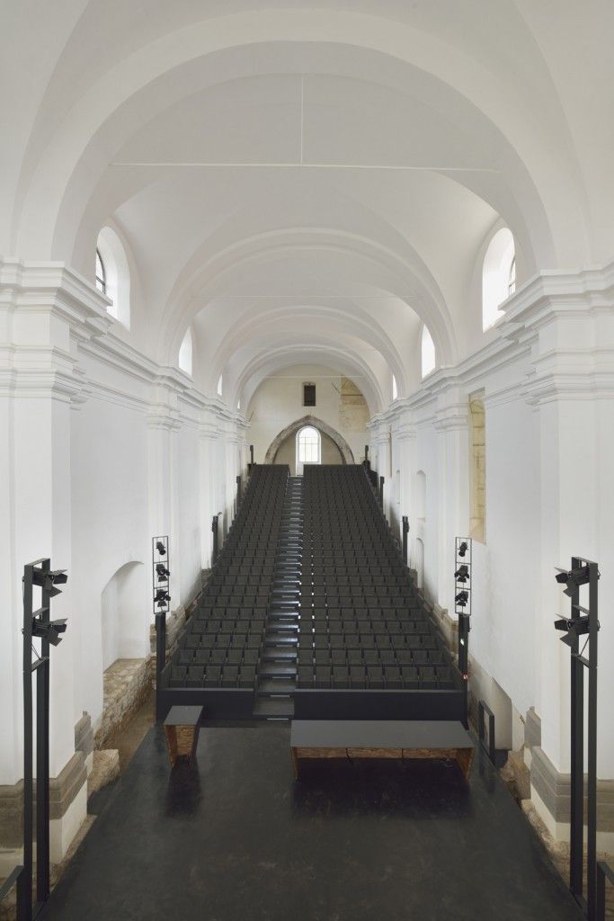 52424d1ae8e44e67bf000048_ptuj-performance-center-enota_enota_ptuj_performance_center_01_main_performance_hall_in_church_nave