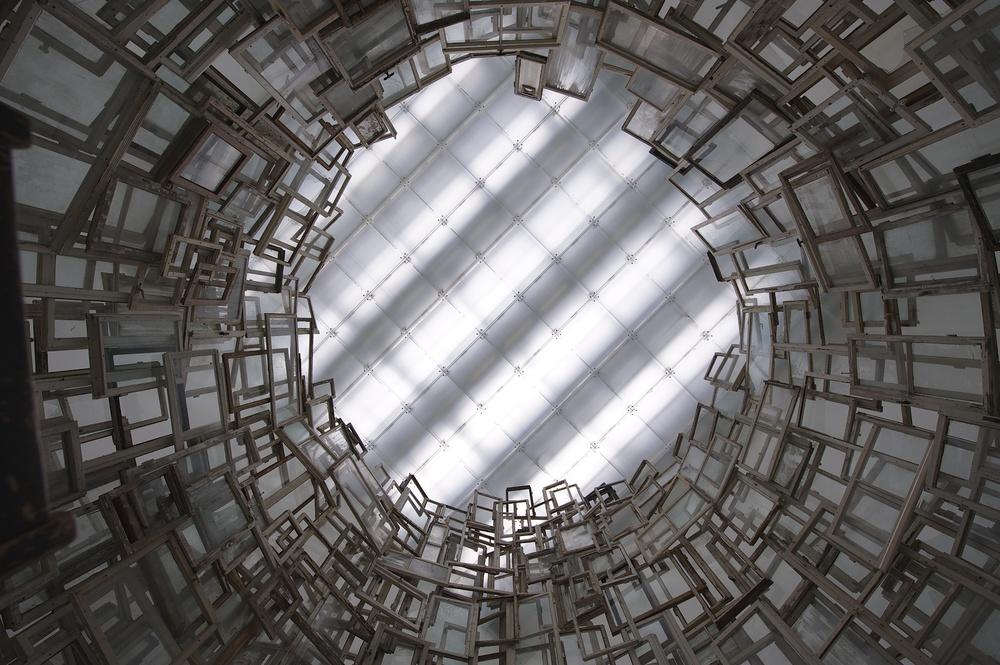 Chiharu-Shiota-.-A-Room-of-Memory-.-2009-2