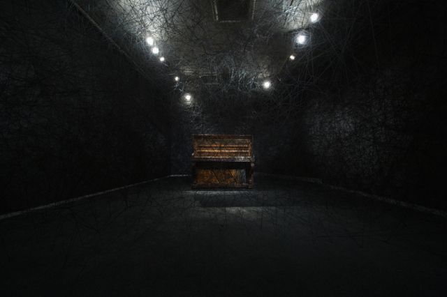 chiharu-shiota-synchronizing-strings-and-rhizomes_03