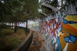 09-Graffiti-on-the-inside-of-the-track