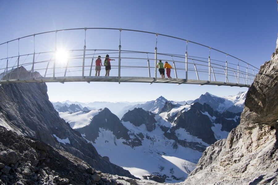 haengebruecke-titlis-engelberg-schweiz-alpen-titlis-cliff-walk