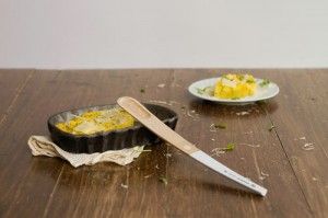 wooden-serving-pieces