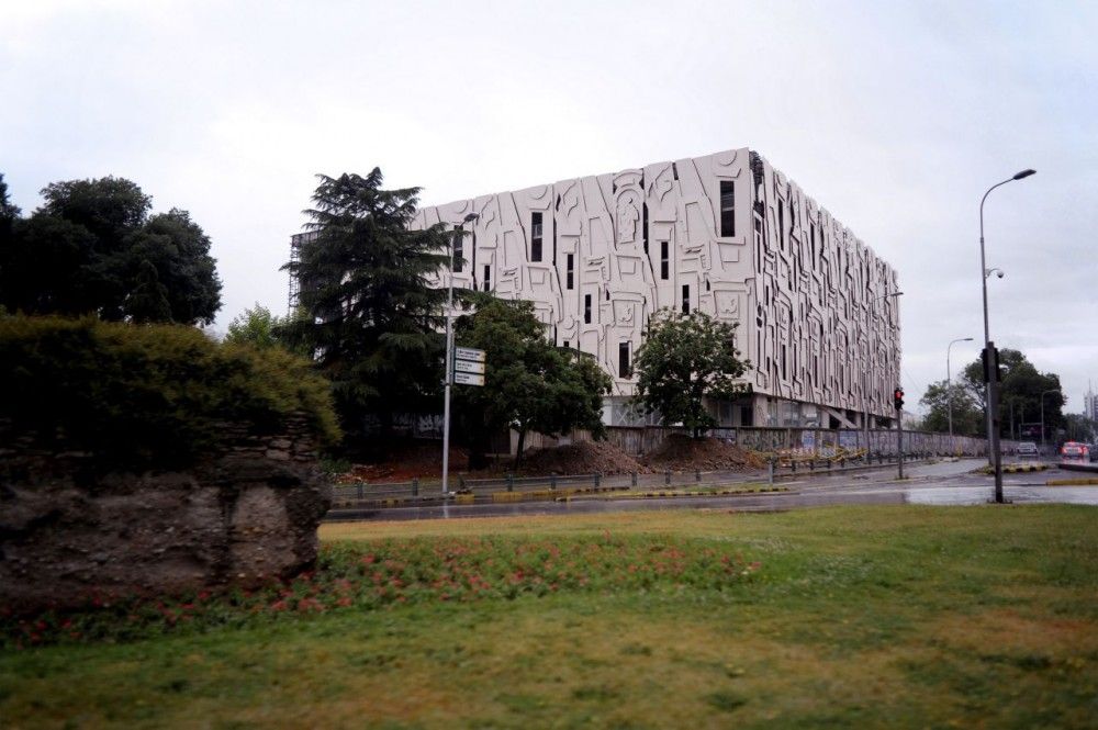 522fea28e8e44e260100012b_baroque-parking-garage-milan-mijalkovic-ppag-architects_baroque_parking_garage_001-1000x665