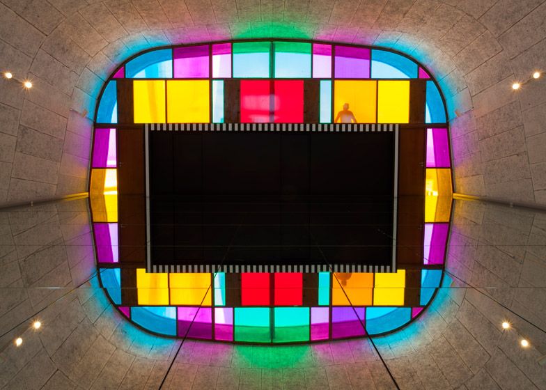 Defini-Fini-Infini-by-Daniel-Buren_dezeen_784_01