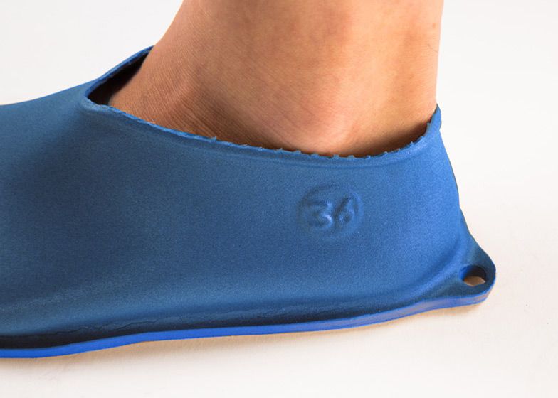 LAST_NO.21986_Model_1_shoe_by_Lou_Moria_dezeen_784_5b
