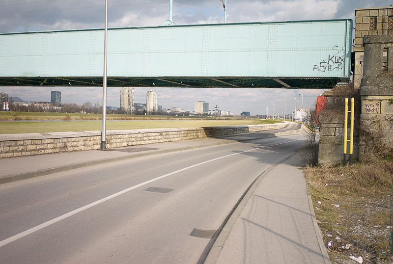 04Marko Ercegovic SLOBODNO MJESTO Zagreb 2009