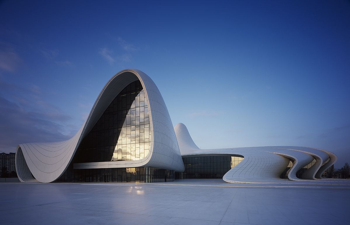 2_Zaha-Hadid-Architects-Heydar-Aliyev-Center-10-Photo-by-Hufton-Crow