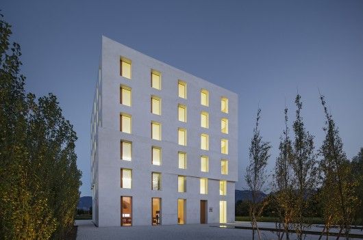 54d4d103e58eced9ea0000a3_40-projects-shortlisted-for-the-2015-eu-prize-for-contemporary-architecture-mies-van-der-rohe-award_2226-_image_-_eduard_huebe-530x351