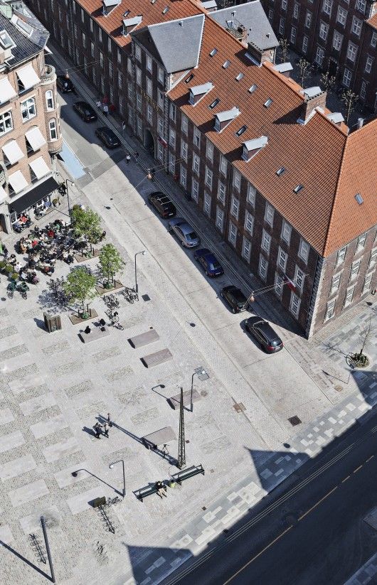 54d4d1a2e58eceb344000097_40-projects-shortlisted-for-the-2015-eu-prize-for-contemporary-architecture-mies-van-der-rohe-award_vartov_square-_image_-_sta-530x823