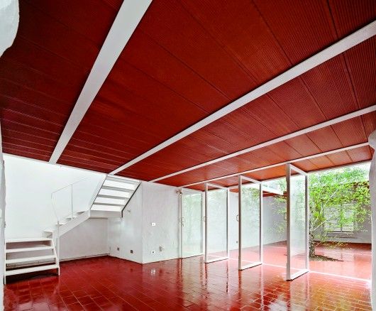 54d4d59de58eced9ea0000a6_40-projects-shortlisted-for-the-2015-eu-prize-for-contemporary-architecture-mies-van-der-rohe-award_luz_house-_image_-_jos-_he-530x438