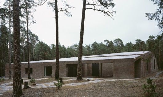 54d4e54ce58ece1470000007_40-projects-shortlisted-for-the-2015-eu-prize-for-contemporary-architecture-mies-van-der-rohe-award_the_new_crematorium_of_the-530x316
