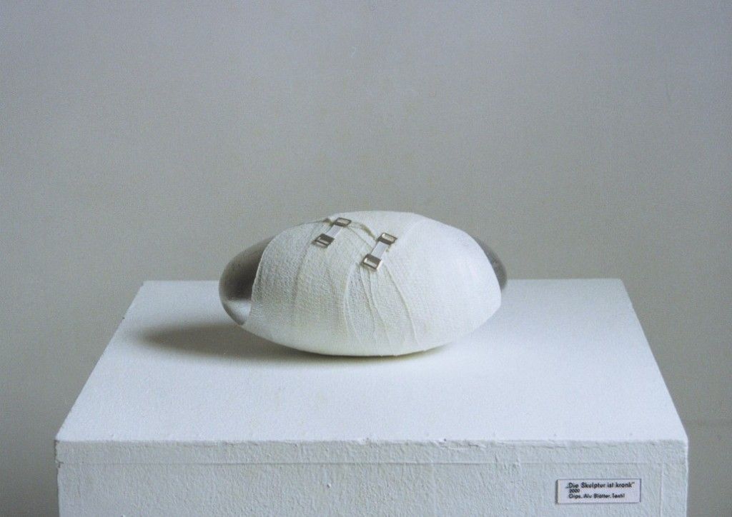 2000_The_sculpture_is_ill_1-1030x729