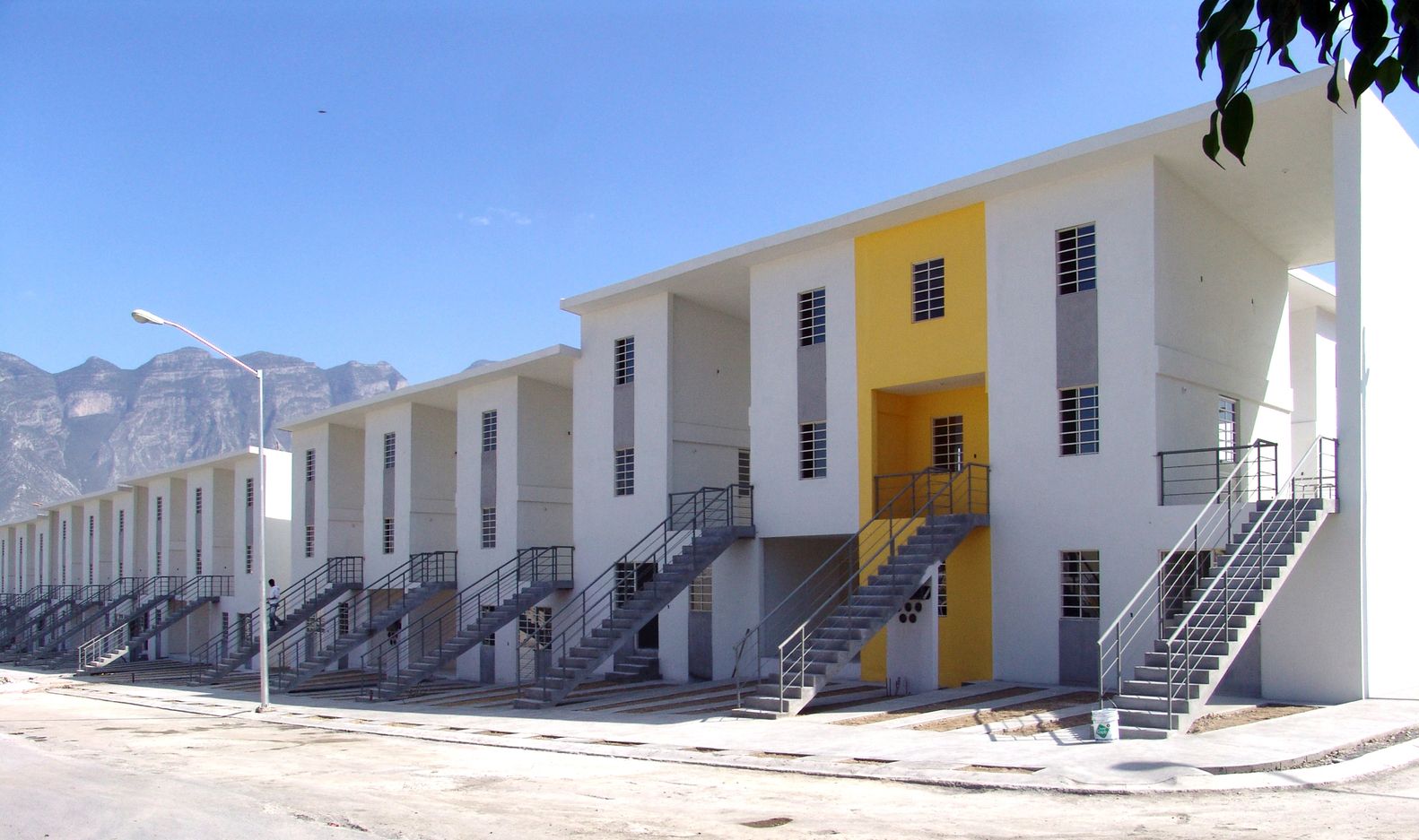 Monterrey Housing. Monterrey, Mexico 2010. Image © Ramiro Ramirez