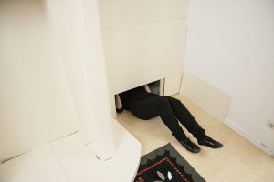 3c_inside-of-the-para-site2-site-specific-instalacija-u-prostoru-detalj-berlin-2015