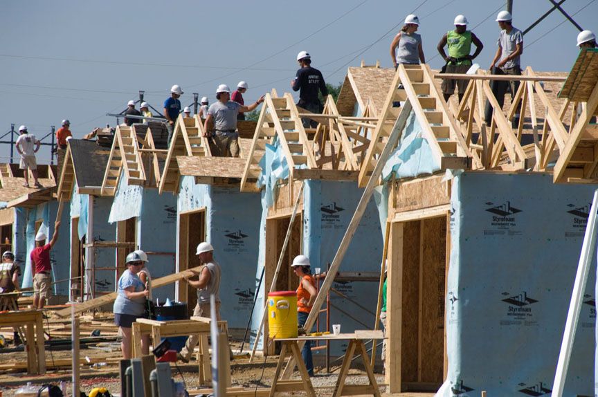 CEDAR RAPIDS, IOWA, USA (6/16/09)-During the 2009 Americorps Build-a-Thon, 500 Habitat for Humanity Americorps members and alumni helped 20 families build houses in the community hardest hit by the Iowa floods of 2008. © Habitat for Humanity International/Ezra Millstein