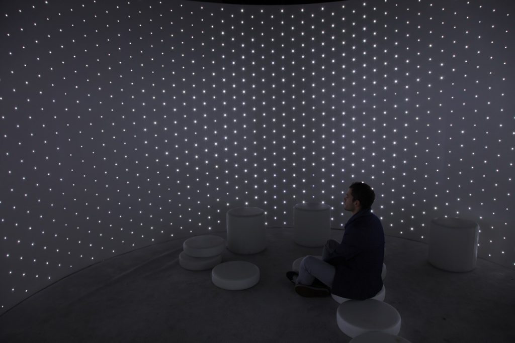 02-disorientation-station-white