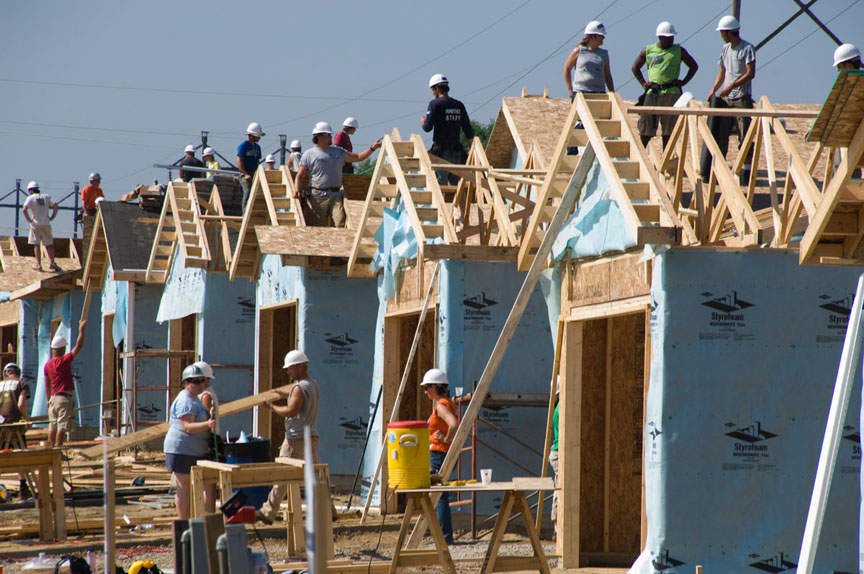 CEDAR RAPIDS, IOWA, USA (6/16/09)-During the 2009 Americorps Build-a-Thon, 500 Habitat for Humanity Americorps members and alumni helped 20 families build houses in the community hardest hit by the Iowa floods of 2008. © Habitat for Humanity International/Ezra Millstein