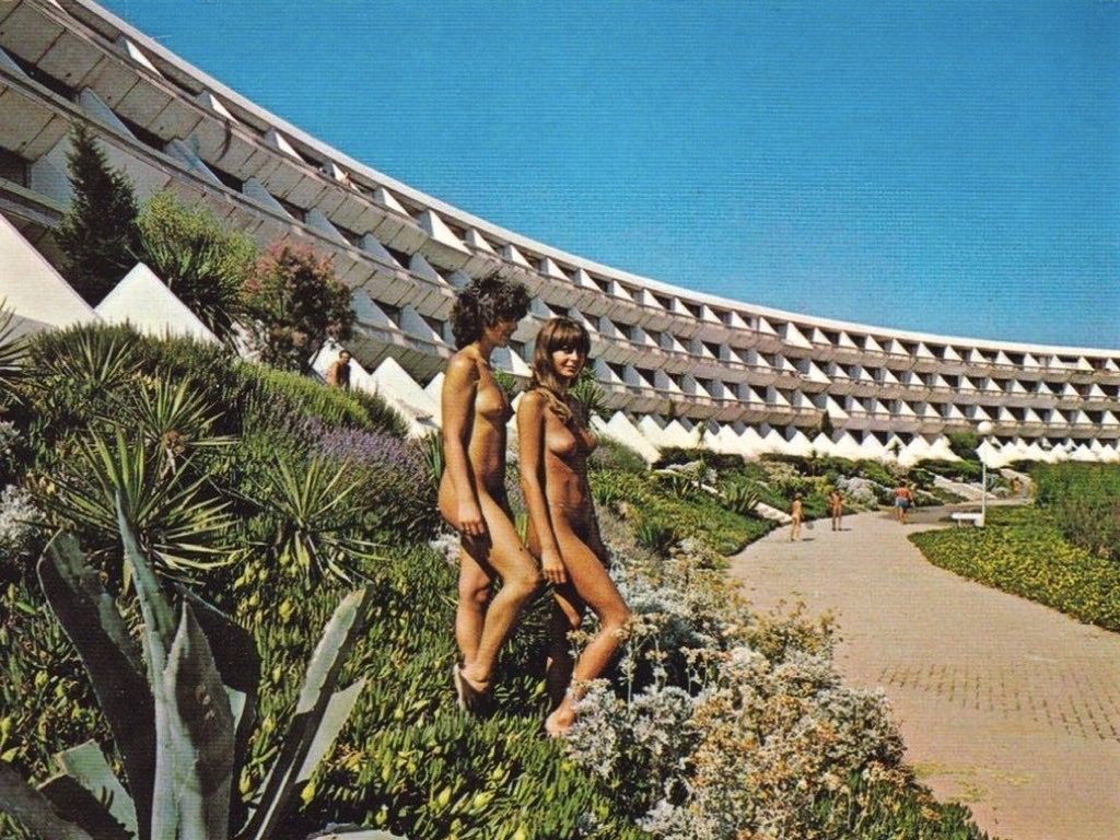 naturist-brutalist-turato-001