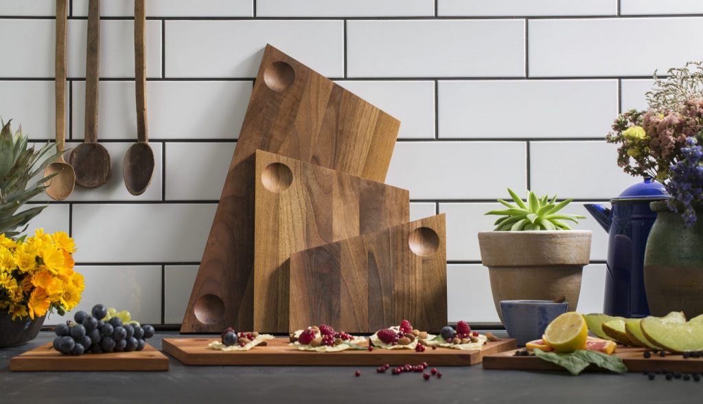 folkktapa-serving-board-in-use